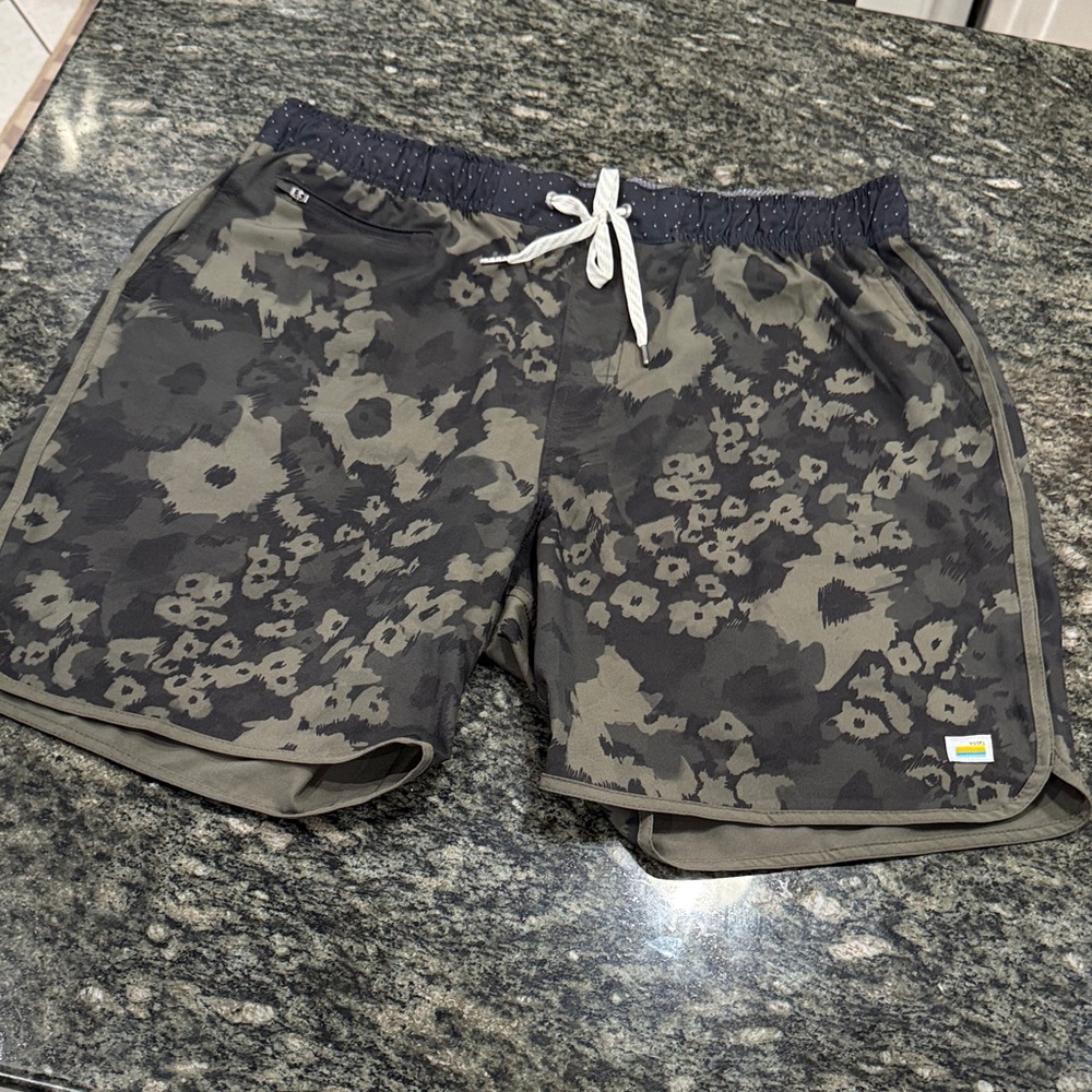 Floral Camouflage Shorts with Drawstring Vuori xl